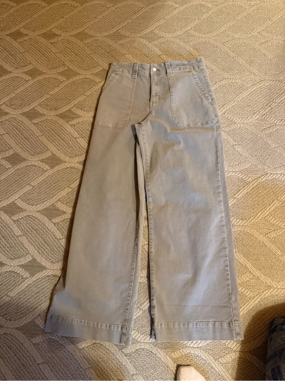 High-Rise Wide-Leg Jeans in Light Gray